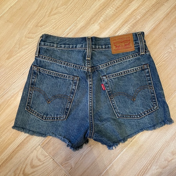 Levi’s denim shorts - Picture 3 of 5